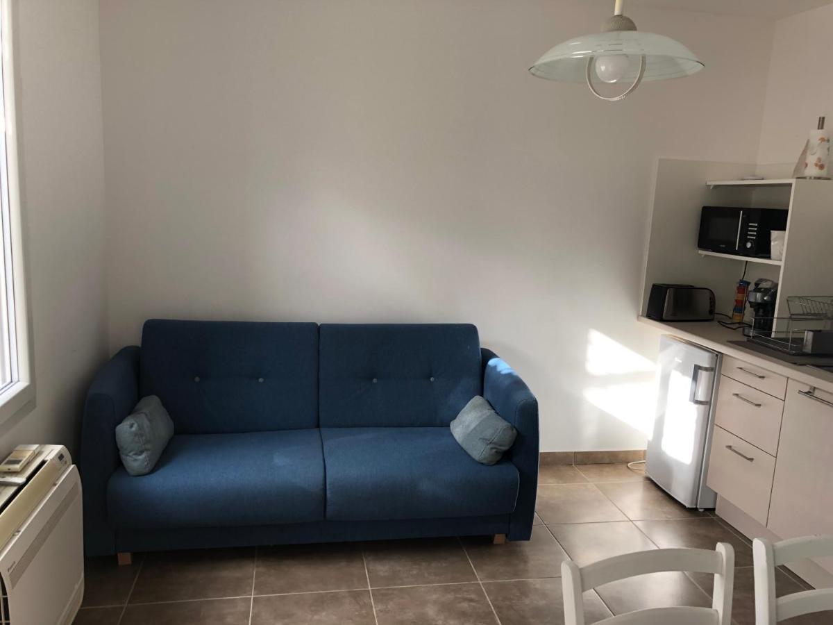 Aux 3 Domaines T2 Avec Terrasse Apartman Hyères Kültér fotó