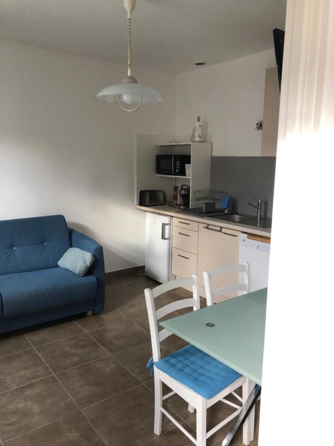 Aux 3 Domaines T2 Avec Terrasse Apartman Hyères Kültér fotó