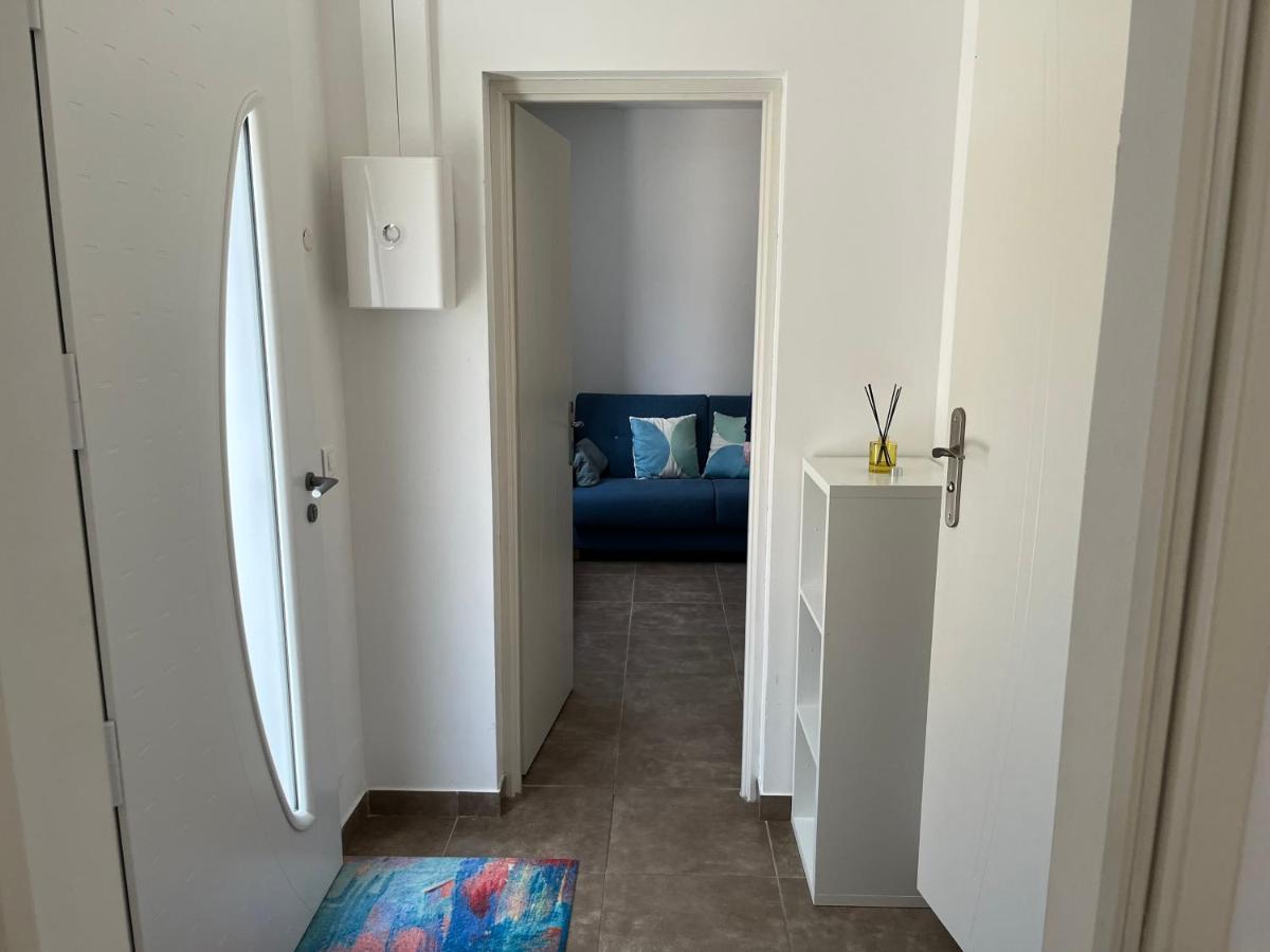 Aux 3 Domaines T2 Avec Terrasse Apartman Hyères Kültér fotó