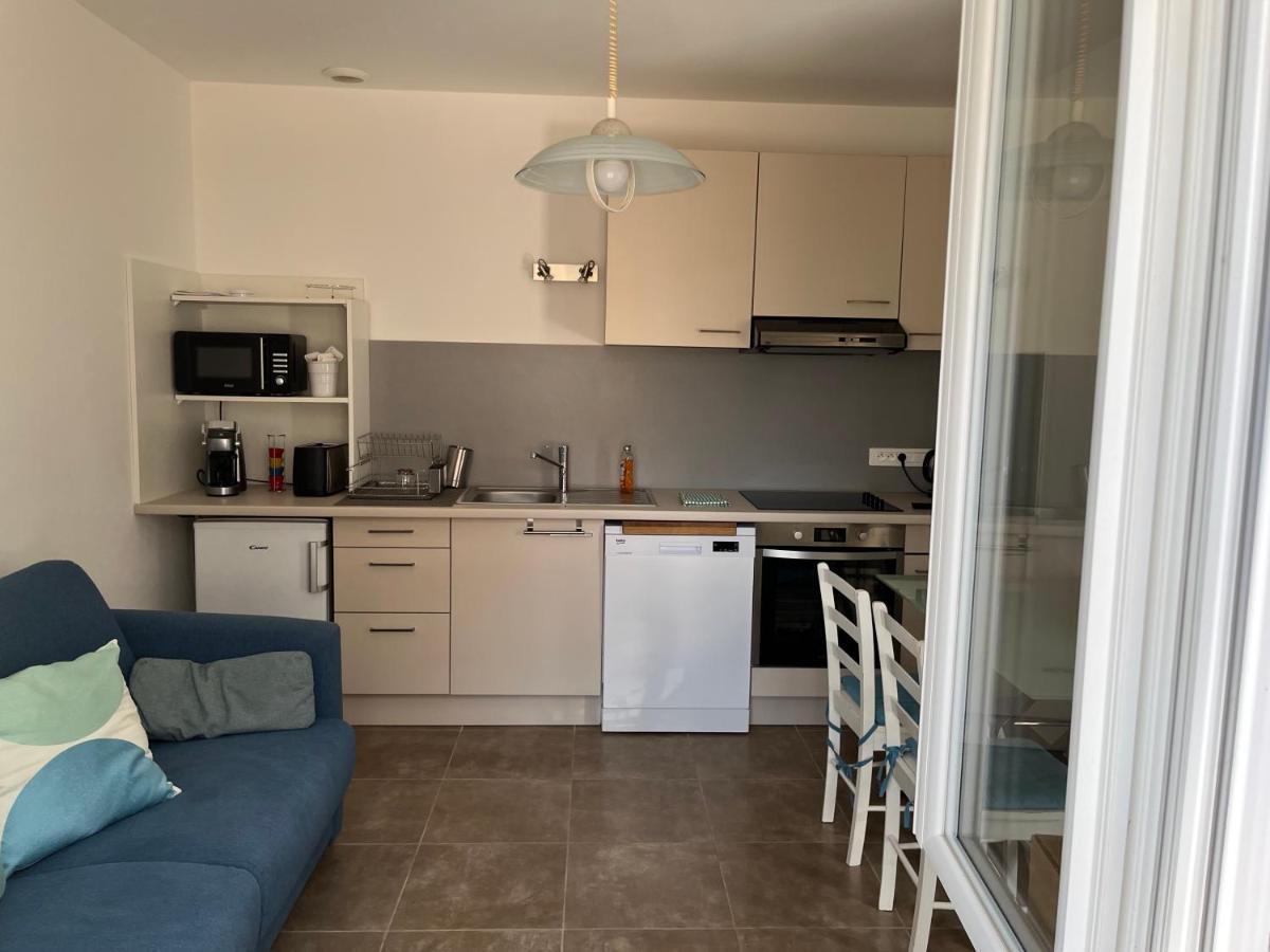 Aux 3 Domaines T2 Avec Terrasse Apartman Hyères Kültér fotó