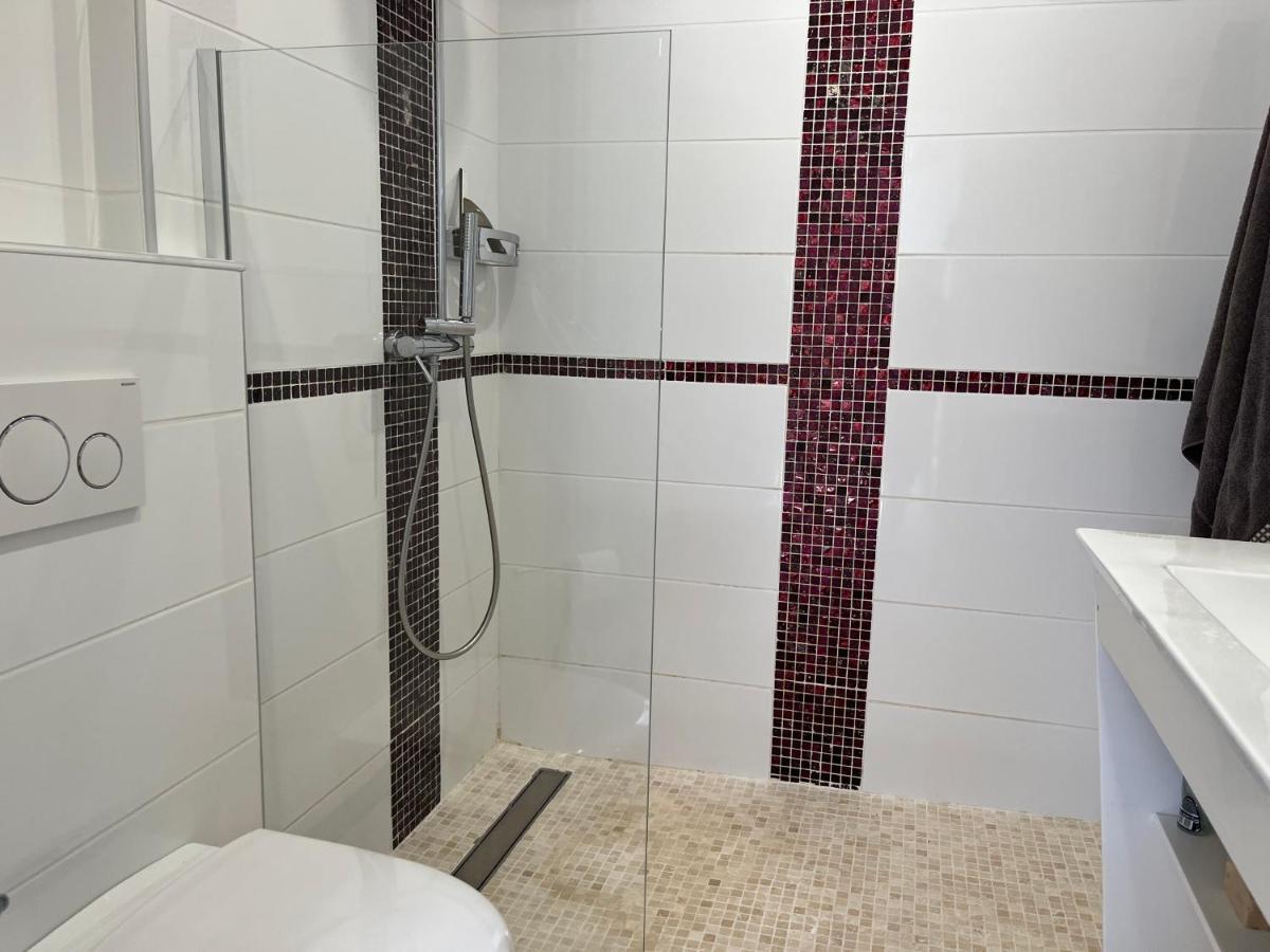Aux 3 Domaines T2 Avec Terrasse Apartman Hyères Kültér fotó