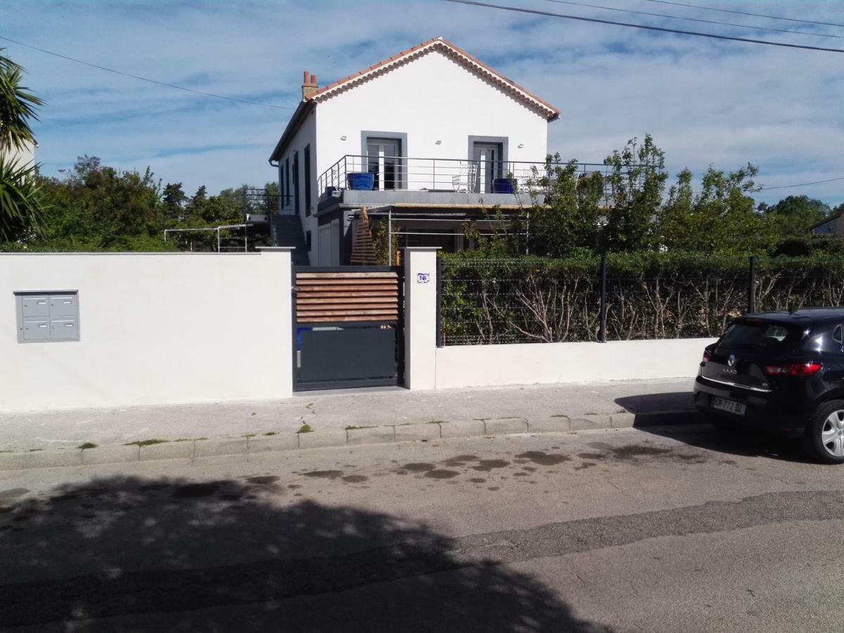Aux 3 Domaines T2 Avec Terrasse Apartman Hyères Kültér fotó